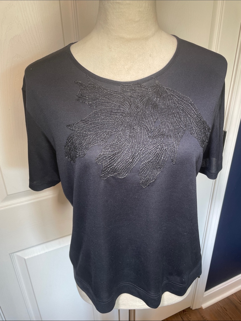 Vintage Lynn Ritchie Silk Black Stretch Short-Sleeve Tee Ribbed Floral Applique